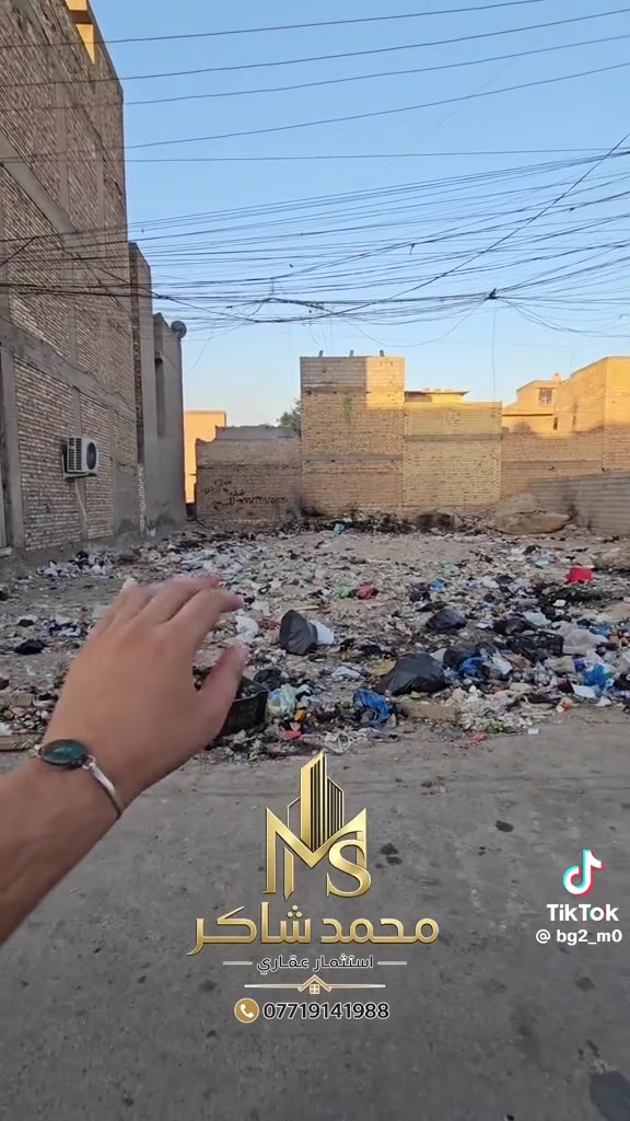 تجارية مساحة 200م في منطقه السكلات ال14 على تجاري ال30
رقم الهاتف ***********
