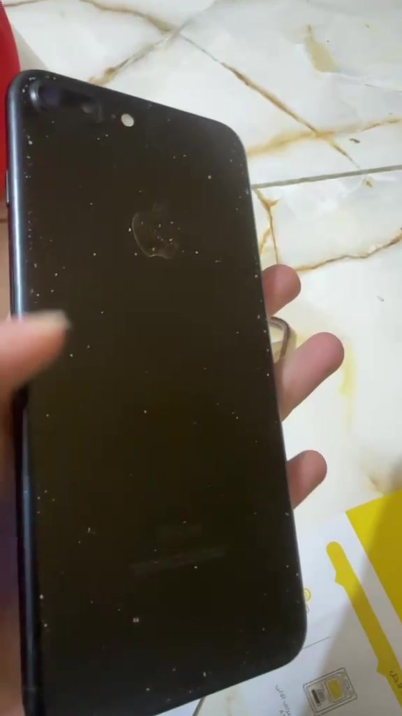 ايفون 7 بلس للبيع نضيف جدآ بطاريه ٧٢ ذاكره 128 سعره  80 ( فقط اكو مشكلة زغيره في  السماعات عند الكالمات فقط متشتغل يعني تسمعهم ميسمعوك اله تلبس سماعات بلوتوث اما صوت الجهاز واضح وشغال )  مكاني كربلاء الشبانات للتواصل خاص او عن طريق الرقم واتس 
  ***********