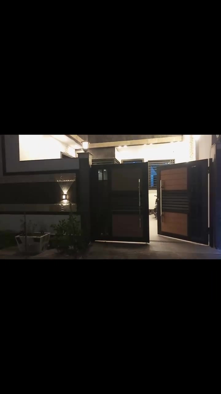 اعلااان مميز جدا  🔥🔥🔥
دار للبيع بناء حديث درجه اولى vip في  #الغزاليه العمداء موقع مميز وهادئ
مساحه 150م واجهه 7.5نزال20

يتكون من 4غرف نوم سويت 

صاله 
حولي 
مطبخ 
شلال داخلي 
طرمه 
بيتونه 
سطح 
البيت متعوب عليه بشكل وبالعافيه ع اليشتري 
لاستفسار 
***********
