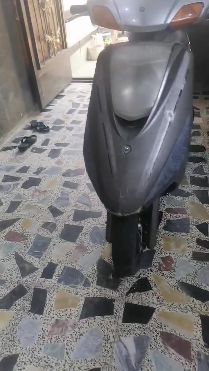 السلام عليكم دراجه ابريز للبيع السعر ٣٥٠مكاني بغداد مدينت الصدر دراجه شلعه ومعدل تاكل اكل الله شاهد اليريده بخدمته ***********
