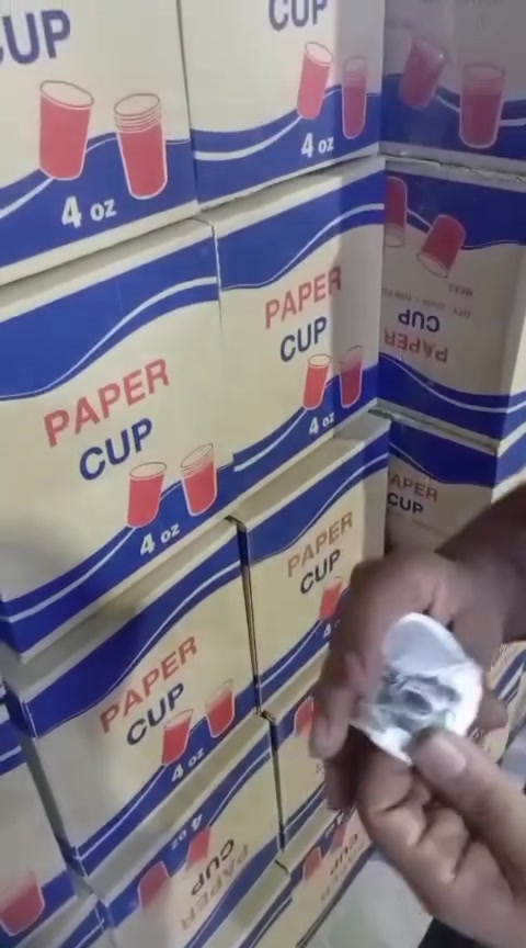 السلام عليكم
هذا شغلنا گدامكم والفظل لله سبحانة وتعالىٰ
كوب 4 OZ  شرط خالي من الروائح والتسريب و أي خلل بأي كوب المبلغ يسترجع والحمل يسترجع وضمانة عنوانة
لو مو واثق من شغلي ما أنشر هيچ ولا أحچي هيچ 
والكميات خير من الله الفظل لله 
#السعرـ مفاجأة وقنبلة لأصحاب الكميات 
‏‪***********‬‏ يتوفر واتس آب و أتصال SIM
