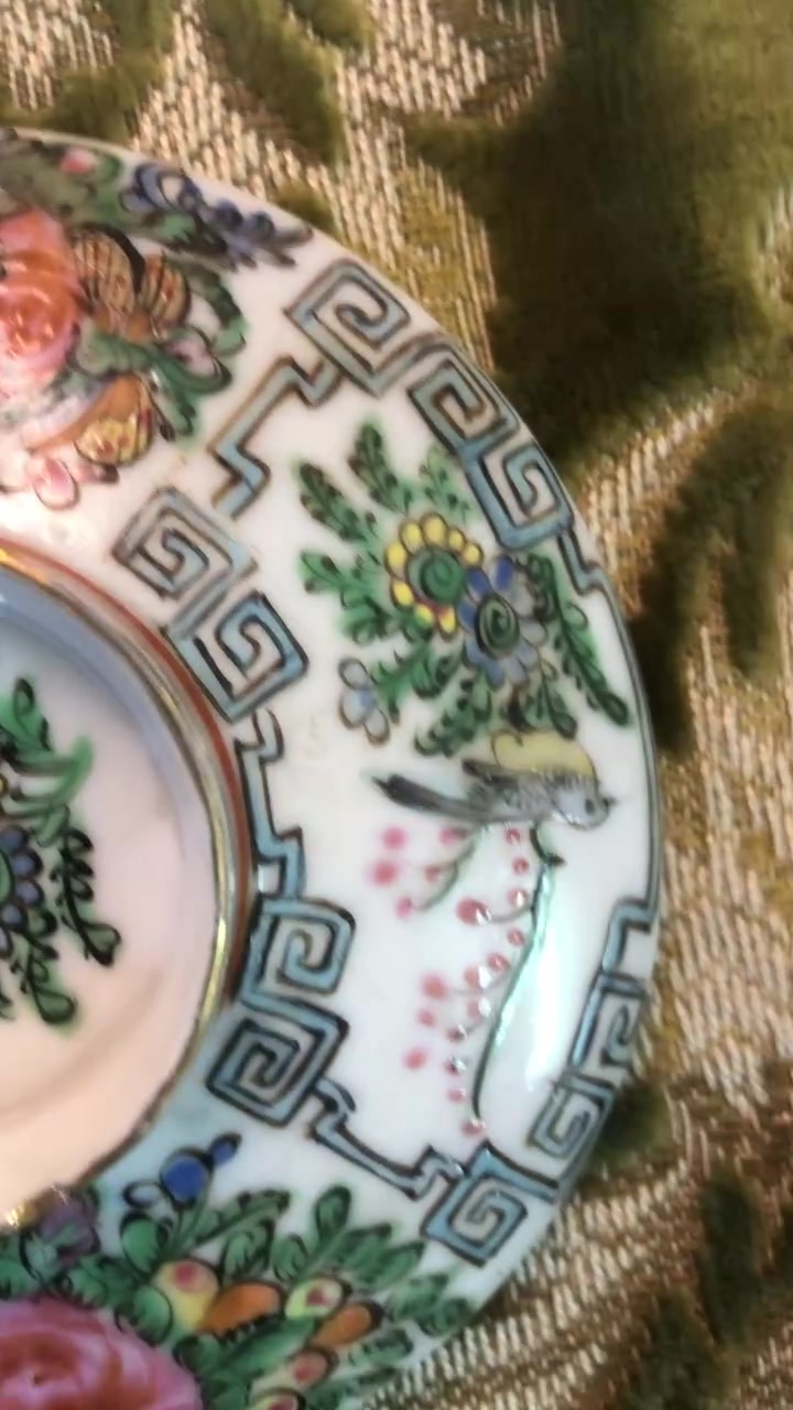 زوج كاسات صيني قديم مرغي 9.5سم/10.5سم السعر 25ألف

