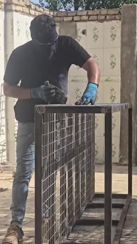 سلام عليكم حداد متجول حداده عامه أبواب وشبابيك وسقايف الكيسبان رقم الهاتف ***********0علي الحداد ميسان
