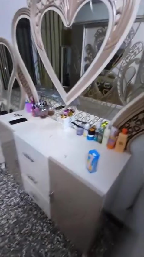 غرفه 9قطع تركي باب اول *********** مستعجل عله بيعته 600الف فقط
