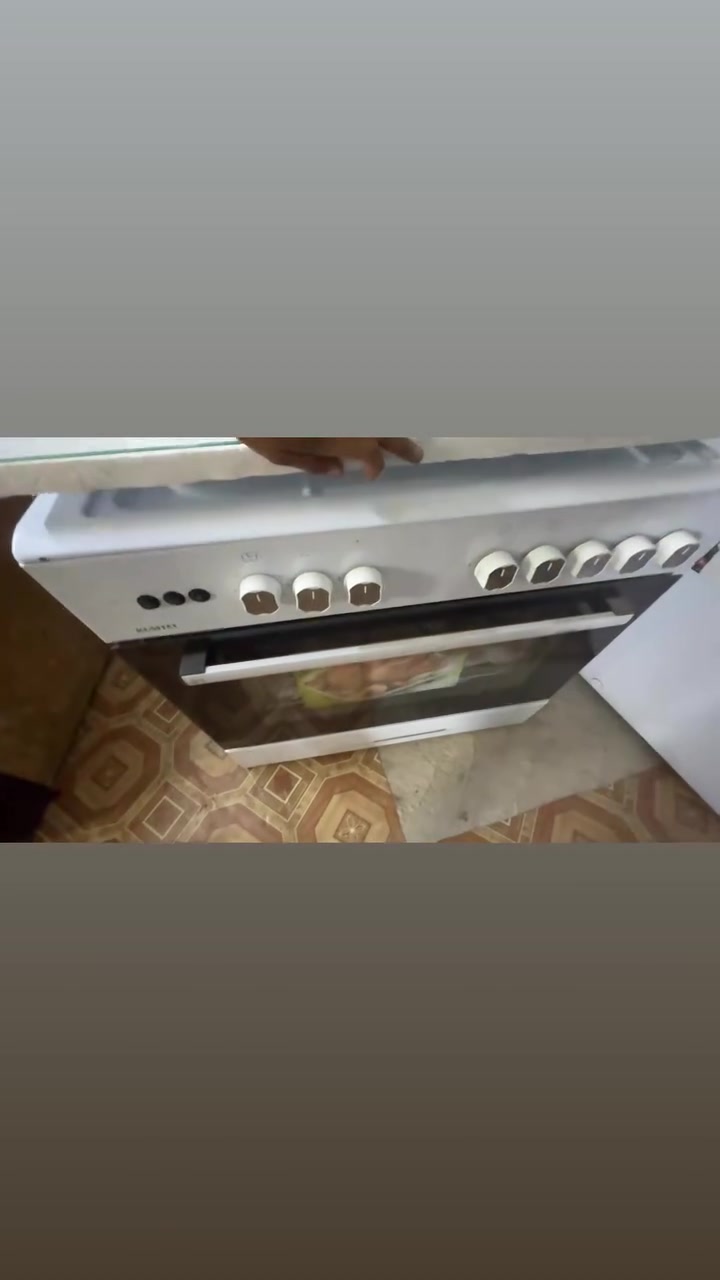 للبيع طباخ ٥عيون شوايه جدايه كلوب بعده ما مستخدم السعر ٥٠٠العنوان بغداد ***********واتساب
