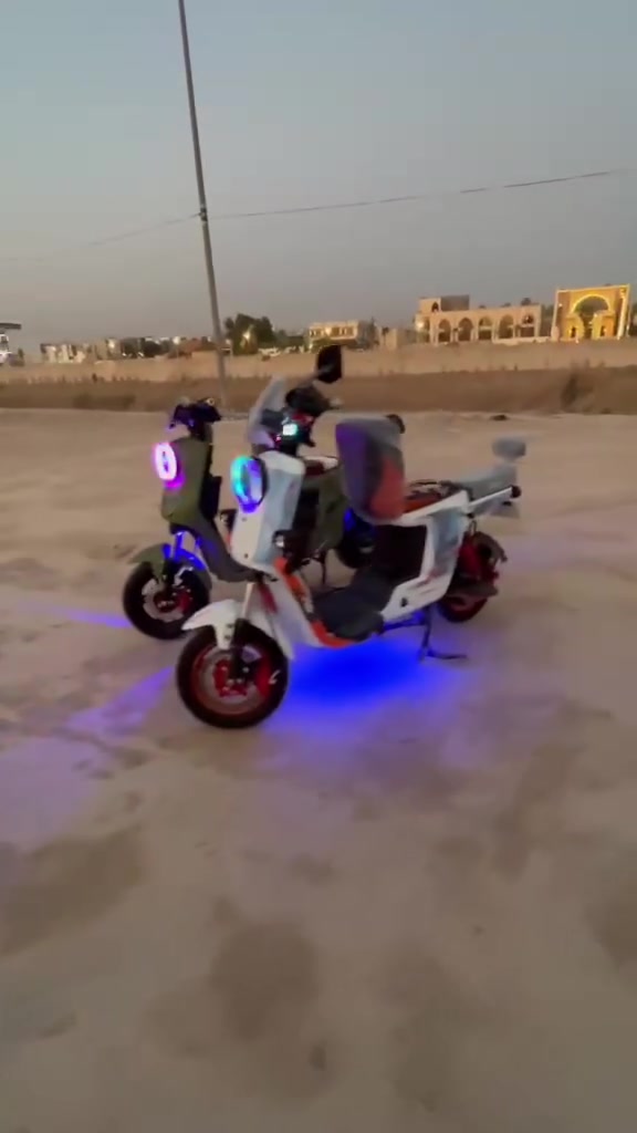 ‏سلام عليكم دراجه شحن للبيع بيها تزويد خير من الله نوع دراجه HIS H900 لون ابيض
‏1يدات رياضيه لون كرزي
‏2مري شبح 
‏3 زنون 45w
‏4سبايدر سكان لون فضي
‏5 بي نشره ليد جوه الدراجه لون ازرق
‏6تزويد شكل 
نظافه 80%
‏❗❗❗سعر 450 بيه مجال ❗❗❗
عنوان ديالى بعقوبة
هاذا رقمي ***********
