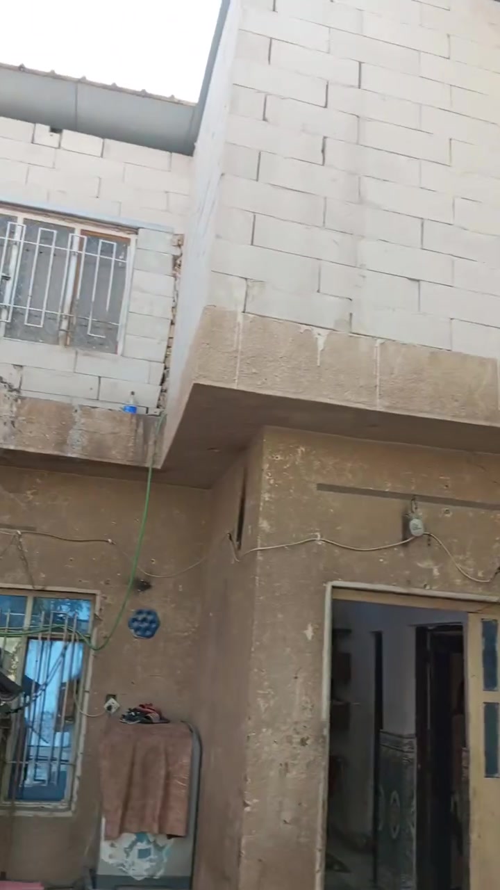 بيت للبيع واقع حال منطقه لمشتل شارع لمطبك مجمع فدك منطقه جبيره وهادئه وخدمات متوفره عده لتبليط نقص لفرع عريضه مساحه 200متر قاطين لجوه مسلح ولفوك سندويش لدرج خارجي تكدر سوي بيتين بناء خير من الله مال عائله جبيره اني مصوره فيديو واضح لشراي يتصل على الرقم ***********
