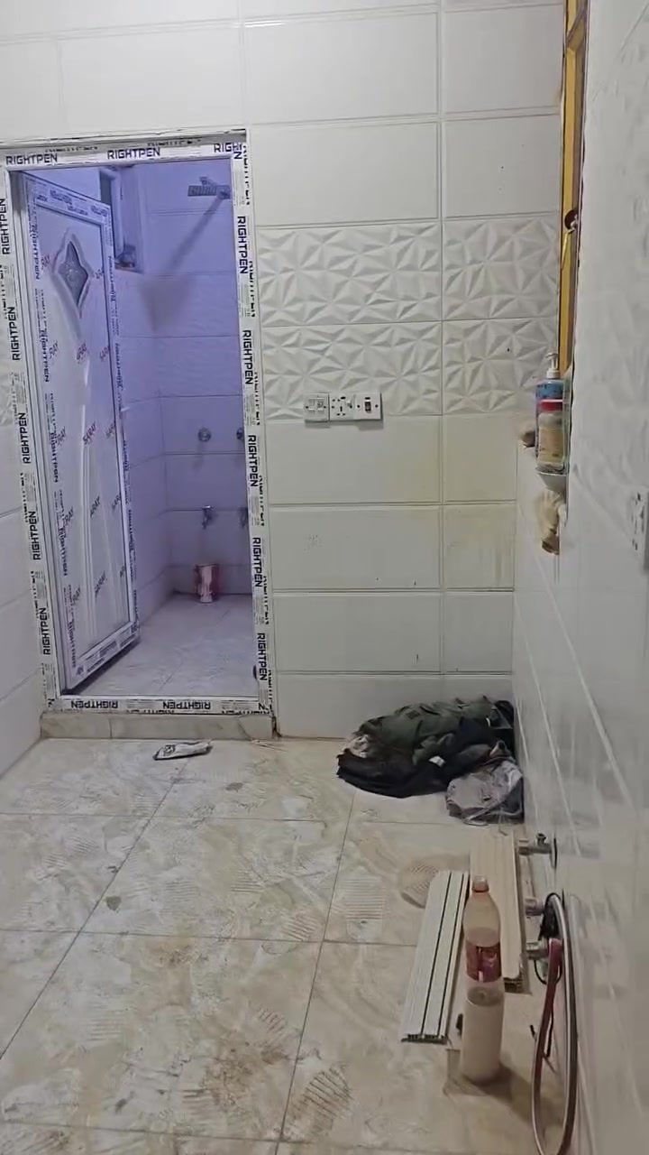ياالله يوجد شقه طابق واحد اللايجار تكون غرفه ومطبخ وخدمات زيرو سحب ماطور سخان  ايجاره 300 موقع الدوره ابودشير خط النفط بلبدايه خدمات كامله الاستفسار ***********
