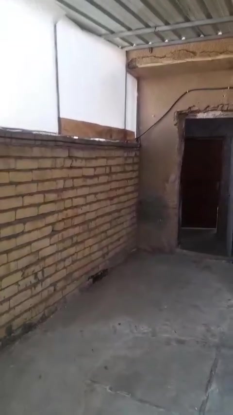 طابق ثاني • باب معزول • البياع