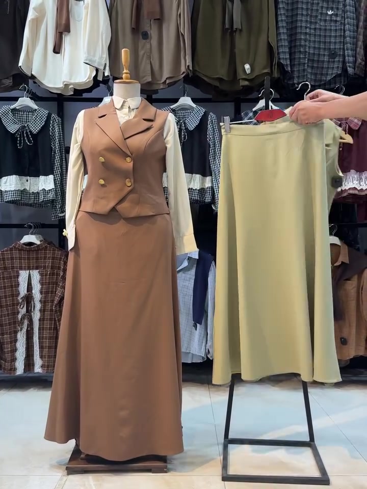 طقم • تنورة • الكوت