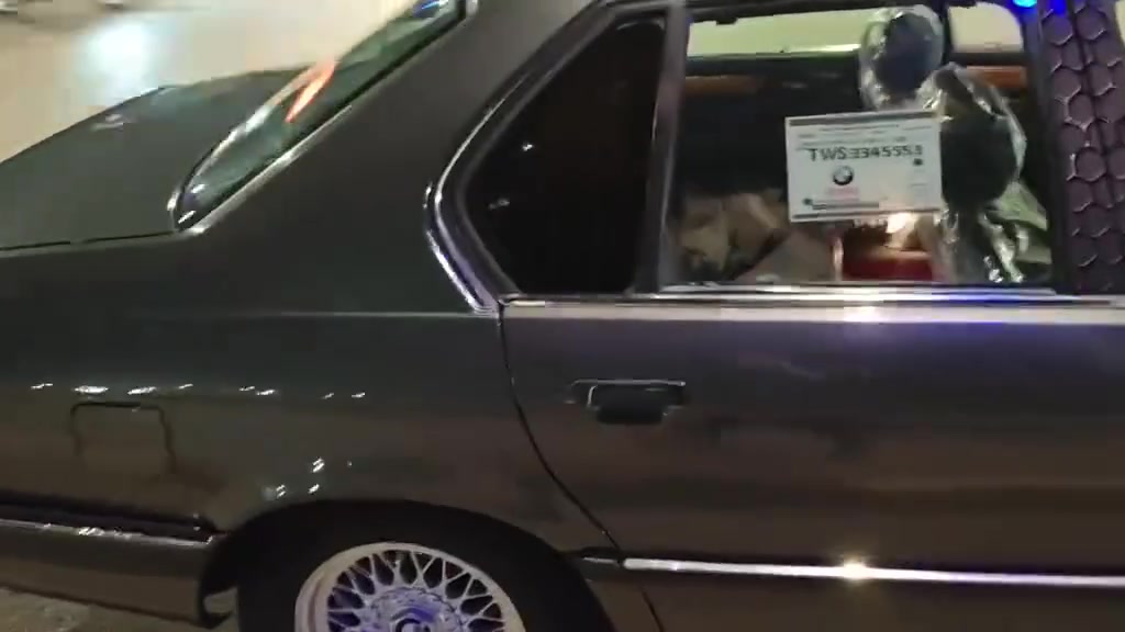 سلام عليكم بي ام حجم 735 موديل 91مراوس حسب قناعه محرك وكير جديد مكفولات تبريد شغال ثلج السياره مكفوله من ضربه صدر جديد سياره بسمي و هزه جديده سياره متعوب عليه مال جناي كهربأيات شغاله‏‪***********‬‏ ومستعجل عليه 49 وبيه مجال
