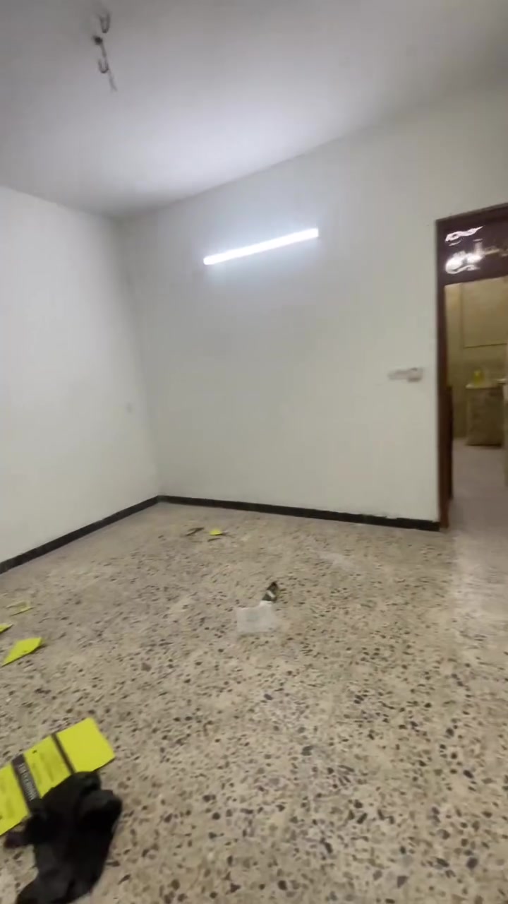 العقار للايجار ثلاث طوابق يحتوي على ثلاث غرف نوم وصالة في الحرية ملحق البستان مقابل مدرسة التأميم (العقاد حالياً) رابع فرع بالقرب من اسواق ابو اسد 

_ الطابق الاول استقبال ومطبخ وصحيات 
_ الطابق الثاني غرفتين نوم وحدة منهم سويت تحتوي على حمام 
_ الطابق الثالث يحتوي على غرفة نوم وبيتونه وسطح 

مطلوب عائلة مرتبة ويفضل ان لايتجاوز عددهم 4 نفرات 

للاستفسار والتواصل يمكنكم المراسلة واتساب 👇

 ‭+964 770 869 8092‬
