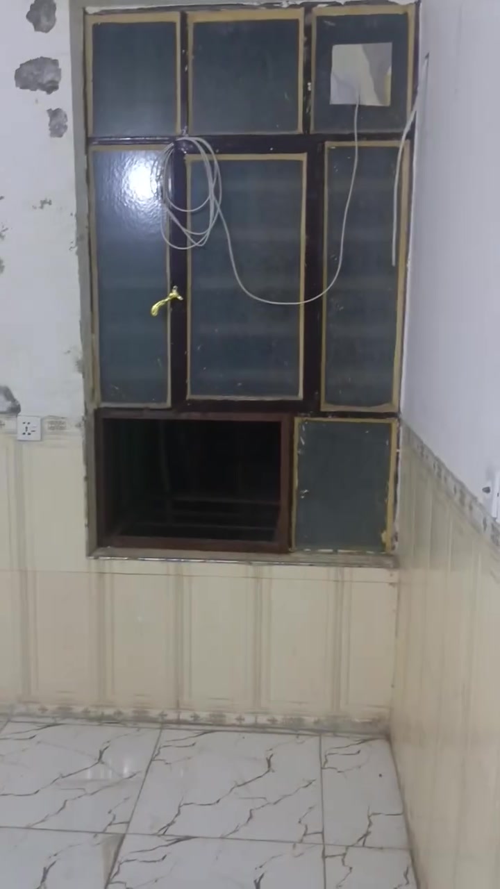 السلام عليكم شقق حديثه للايجار يوجد طابق ارضي طابق ثاني طابق ثالث شقق حديثه عوائل فقط العنوانزعفرانيه قرب حسينيه امام المهدي***********
