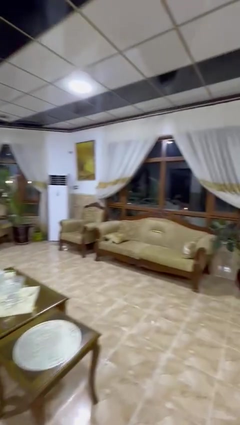 مزرعة لايجار في دهوك تبعد ٢٠ دقيقة عن مركز مدينة.
تقع في قرية سندوري الواقعة على طريق سد دهوك.

المزرعة موجودة في تطبيق اجرلي.

-مساحة كلية ١ دونم 

-للعوائل فقط.

-كهرباء ٢٤ ساعة نظام طاقة شمسية

-مطبخ

-صالة

-غرفة نوم

-شواية

-دبل مسبح للكبار و صغار. 

-للعوائل .

الحد الاقصى للمزرعة ١٥ نفر.

ملاحظة: المزرعة كما في صورة تم تصويرهه عن طريق درون و عن طريق كامرة هاتف من جمع الجوانب بدون اي تلاعب.

لاستفسار: ‭***********‬ واتساب

في حالة عدم الرد يرجى ارسال رسالة على واتساب لكي يتم رد على جميع و شكرا .
