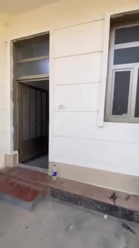 🏡 بيت للإيجار – حي جولان الثانيه

📍 موقع مميز قريب من سكة القطار وشركة تويوتا
📐 المساحة 200م

يتكون من:
🚗 كراج سيارة
🛋️ ديوانية 7×5
🍳 مطبخ حار وبارد
🛋️ صالة 7×5
🛏️ غرفتين نوم 5×4
🚿 حمامات داخلية وخارجية
⬆️ صالة بالطابق العلوي ترهم غرفة + حمام، سويت

💰 الإيجار 400 ألف فقط

📞 ***********
