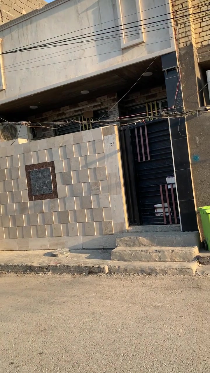 السلام عليكم دار للبيع مساحه ٨٠ متر واجهه ٥ و٦٠ونزال١٤ بناء جديد قاط واحد مكان مزرعه مريرش نهايه حي اور للاستفسار رقم ***********
