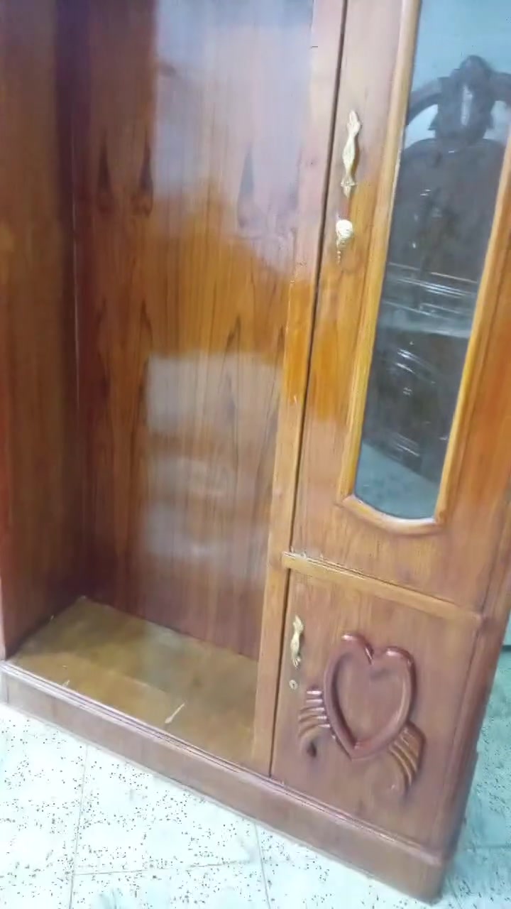 السلام عليكم غرفه نوم مستعمله نجاره عراقيه للبيع غرفه تفصال داخل خارج صاج  تخت موجود السعر 650 واصل باب بيتك للاستفسار أكثر *********** اتصل واتساب بيك خير وتدلل
