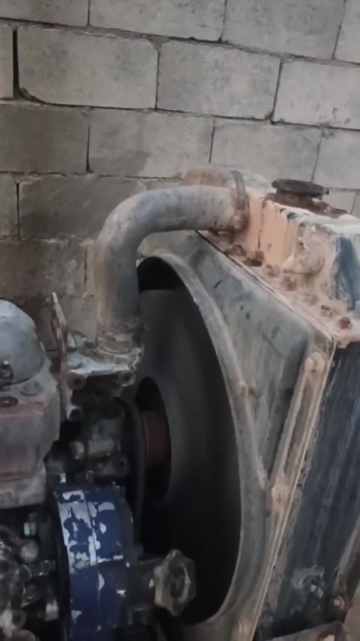 السلام عليكم ورحمة الله وبركاته 
مولدة للبيع نوع افيات ابلادي مع رأس التوليد 40 KV ابلادي المكينة لا تبخير و لا تنقيص خير من الله كهرباء جيدة السعر 30 ورقة وبية مجال بسماية قرية عشرة الاتصال ***********
