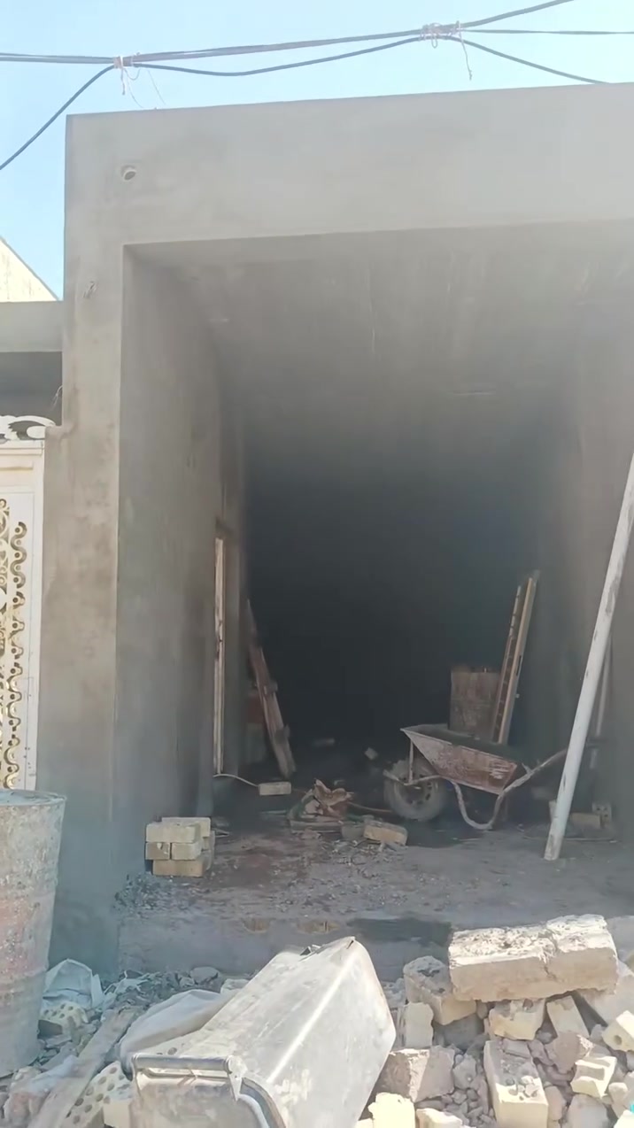 لباخ نضافه كدامك الله شاهد
شغل متر مكطوعه يوميه سمنت وجص 
***********
