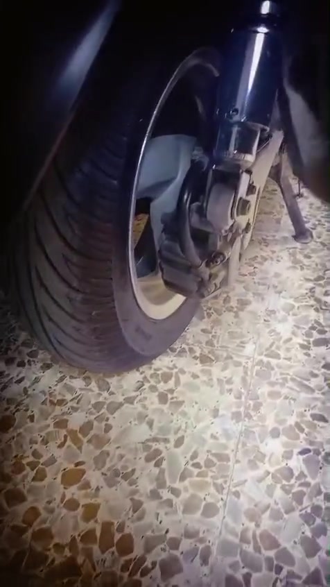 سلام عليكم حبايب سلفر ونج لبيع المحرك 400 وفر دراجه ما مفتوحه مكفولهسعر 16وبيه مال  حماوه 3 بلاديه رقم***********
