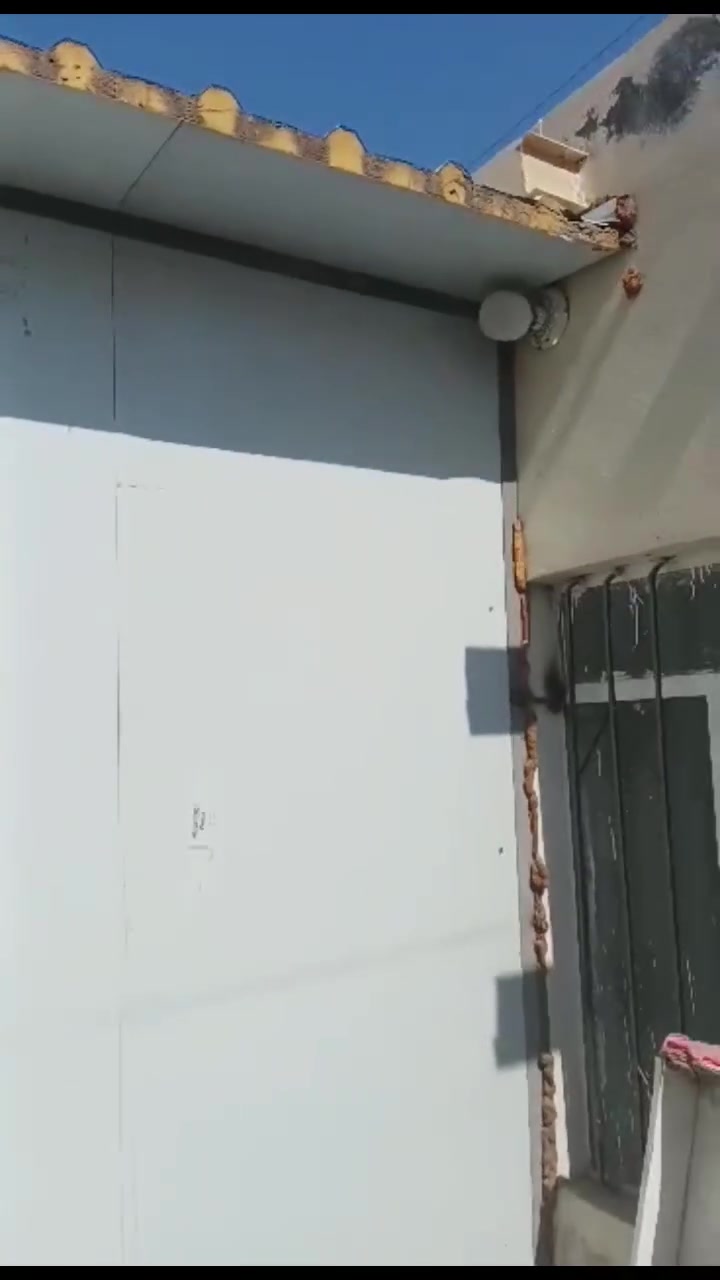 مدخل  
الواجه اربعه متر و عشره 
ارتفاع مترين وثمانين 
مع السقف 
مكاني أبي غرق 
للاتصال. ***********
