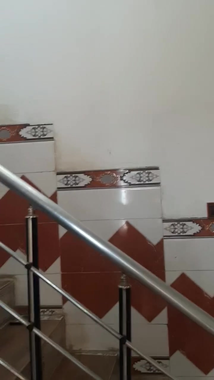بيت طابقين كله جاهز ومرتب بي ديوان ١٢ متر وبي اربع غرف نوم 💤 بداية حي الجامعه ع.شارع الرئيسي الرقم ***********
