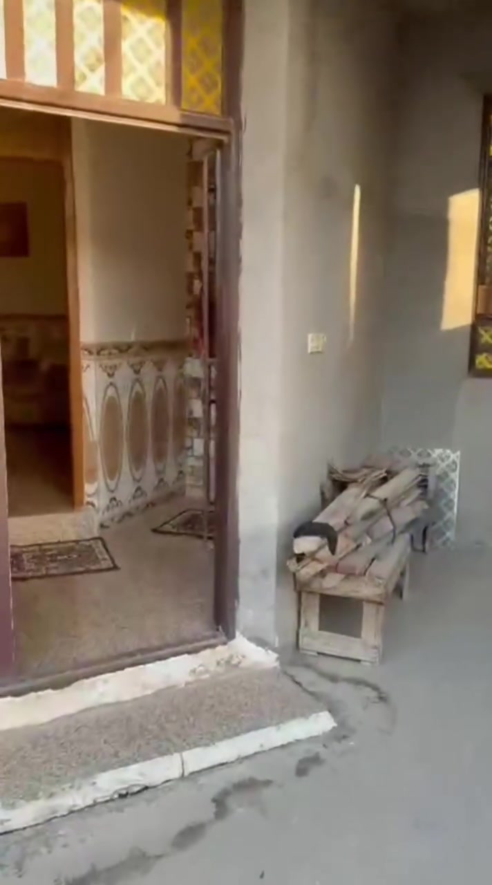 سلام عليكم دار للبيع مساحه 300 طابو سند 25 العنوان المدائن منطقة الجعارة شارع عبود التركي يبعد عن شارع العام 100 متر تفاصيل اكثر واتساب او الاتصال على رقم ***********
