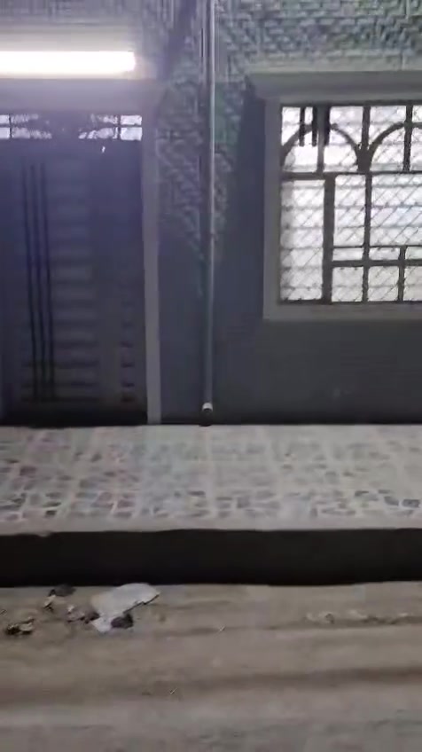 بيت للبيع الجمهوريه الجديده الثالثه ٣ فرع عن شارع ابو صخي، و٥فرع عن شارع المدينه بناء عكاده نظيف المساحه ٩٨ونص متر استقبال وصاله وغرفه ارضي وغرفتين طابق ثاني ومطبخ وصحيات ومكشوفه السعر ١٦٥ وبي مجال للتواصل مكتب ابو سيف الجبوري للوساطة العقارية *********** /***********
