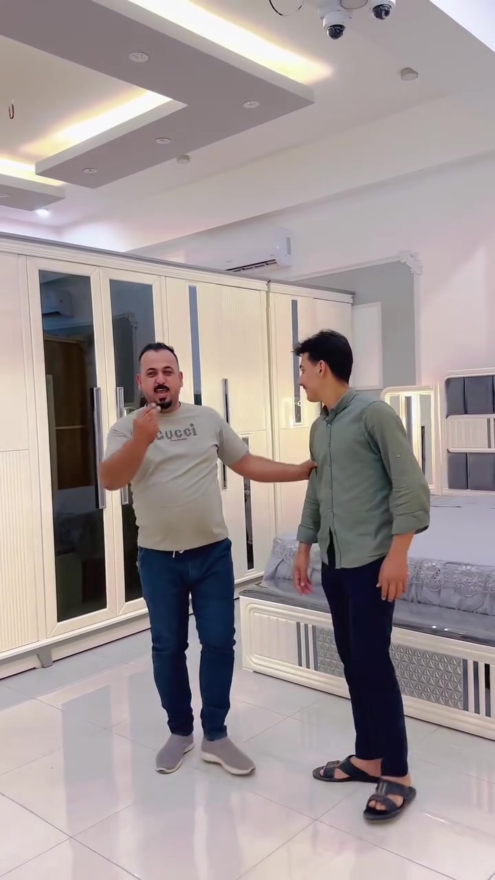 # @موديل بكين 

السعر٣ ملاين و ٣٠٠

المركز رئيسي توزيع غرف النوم في الانبار

 نجاره عراقيه من انتاج شركه الملكه اللاثاث ومفروشات  

ضمن وجبه درجه اولى 

الكنتور ٦ باب ملحق عرض الكنتور  "٣٢٠ سمً

ارتفاع الكنتور٢٥٠ سم

زاويه ملابس ملحق بارتفاع الكنتور عرض١١٠ سم 

الكنتور وزاويه ملابس ضلع واحد٤٣٠ سم 

وجه الكنتور ونواعم  Cnc ١٢ملم 

داخل سنديان ٤ ملم 

جربايه تصميم كلاسك كومديات مفصوله كل كومدي يحتوي على دبل مجردوشمه خياطه يدوي

 ميز مرايا تصميم تركي يحتوي على ٨ مجرات

 جزامه تحتوي على دبل باب 

كل مجرات هذا موديل سلايت 

مرايا قيافه تحتوي على دبل مجر

 طابوريه جلوس هديه

 شازلونه هديه 

خدمه نقل وشد مجانا الى جميع محافظات 

العنوان الانبار الرمادي زنكورهً المفرق

 للحجز والاستفسار 

***********

***********@أبرز المعجبين
