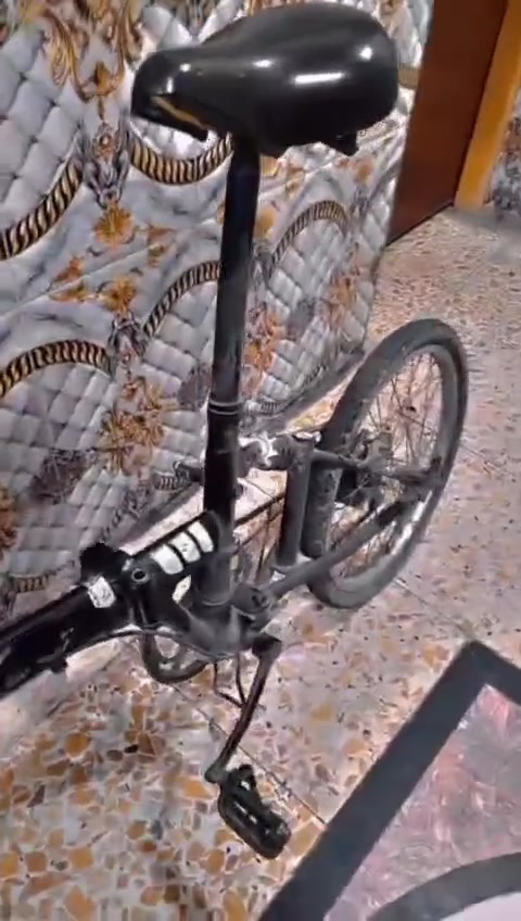 سلام عليكم
بيسكل ابو طبكه البيع البيسكل متروك سعر 35وبي مجال عنوان البصره حيانيه شارع طاك  *********** مكلف بل نشر
