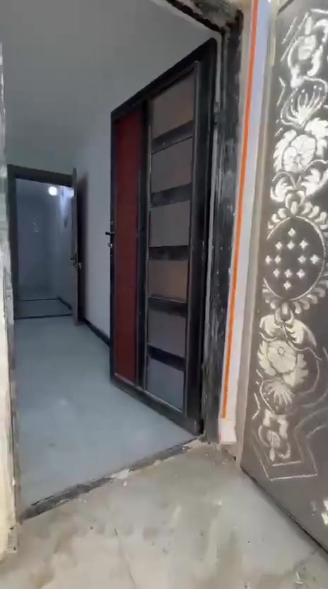 عقار للبيع
بيت للبيع مساحه ٥٧م واجه ٥/٧٠م نزال١٠م بيت جديد يتكون من صاله ومطبخ وحولي وخدمات،الطابق الاول 
الثاني غرفتين وخدمات ابو دشير شارع اسواق رياض للاتتصال *********** ابو حيدر
