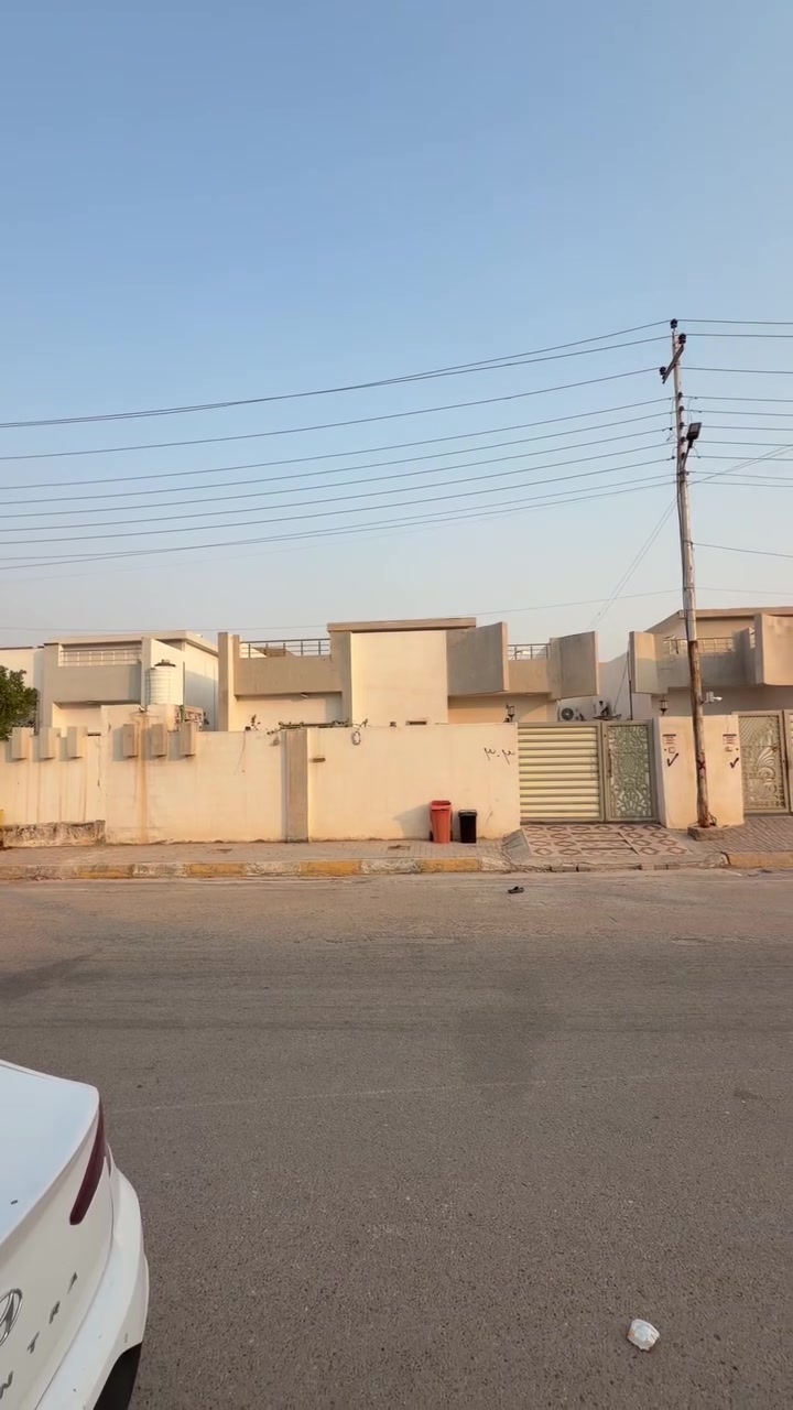 دار  للبيع طابق واحد بناء حديث  العنوان الرمادي 5كيلو مجمع الهندسي يرهم اقساط تنطي 100مليون والباقي اقساط
طابو صرف   تحويل مباشر اسم شخص واحد  فقط 
المساحه240 م
شارع 15
يتكون من غرف2  عداد صاله ستقبال مطبخ حار  حمامت خارجيه وداخليه وكراج وحديقه 
للاستفسار التواصل مكتب عقارات الجامعة التاميم ٣٠تموز الأولى الشارع العام الرئيسي
*********** ابو سعد
***********
*********** 
***********عبدالله ابو ادم

