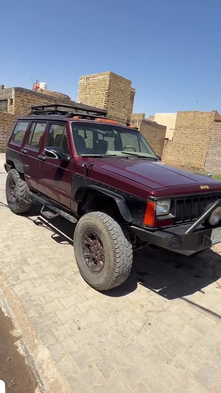جيب شيروكي موديل 1992 رقم بغداد محرك وكير بلاد شرط السياره تم ادامتها بالكامل حداديه جديدة شلعه تحفر التبليط ترايك وين ماتريد السياره موجوده بالسماوه 
للاستفسار الاتصال على الرقم 
***********
***********
