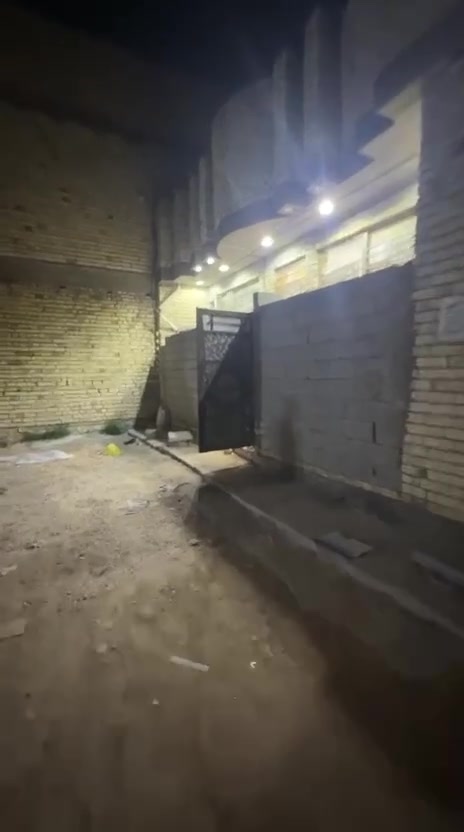 بيت للبيع بل ودي مساحه ١٠٠متر
بيت كامل طابق واحد 
ستقبل 
صاله 
مطبخ 
غرفه نوم
حمام خارجي ...٢حمام داخلي 
البيت بناء درجه وإلى 
*********** واني بل خدمه

