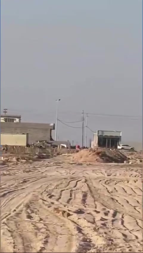 قطعه ارض 200 م ب الصالحيه قرب سيد جابر والمنتجع بعد عن الشارع العام مال الصالحيه اقل نص كيلو اي السعر 20 وقابل للتفاوض رقم القطعه 100 الاستفسار رقم ***********
