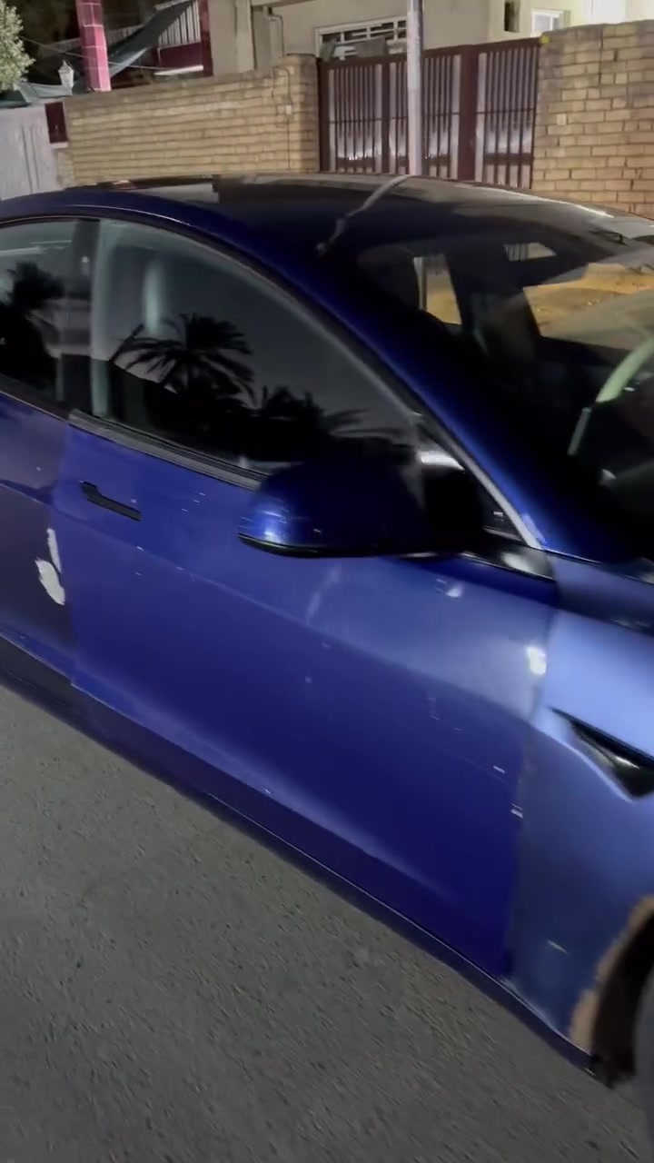🚘 Tesla Model 3 2022 للبيع
🔵 اللون: أزرق  
📍 رقم بغداد  
📏 الممشى: 108,000 كم  
💰 السعر: 100 ورقة، قابل للتفاوض

• منظومة المي كاملة  
• المروحة + الراديتر  
• صدر السيارة  
• الدسكات  
• البطارية ما مفتوحة ولا واصل إلها شواصي  
• ماطور حديد  
• صيانة كاملة للسيارة

🔧 السيارة جاهزة للصبغ والسمكرة فقط.

⚡ جميع كهربائيات السيارة شغالة، والشغل من إيد بلال تيسلا.

📌 السيارة تُباع على وضعها الحالي.  
✅ شرط الفحص الكامل قبل البيع، افحص السيارة وكهربائياتها وبطاريتها وكل تفاصيلها قبل الشراء.

*********** ( رقمي )

