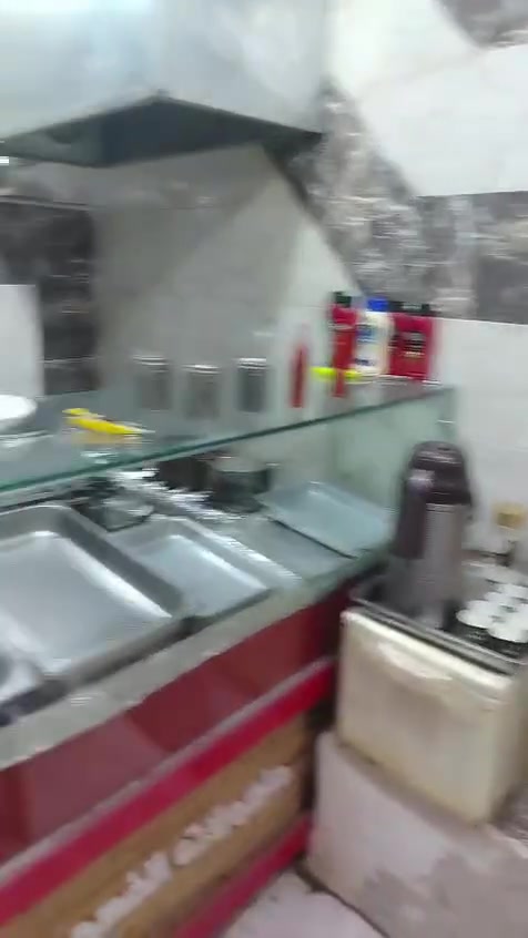 متاح كافتريا للبيع متكامله براد مشروبات مجمده كريل بركر مئسس كهربائيات وماي خزان ماي وماطور مي  كافتريا كامله تجي بس تفتح وتلتزم بيها  موقعها بصناعه مال الديوم  بسعر  مناسب الهاتف ***********
