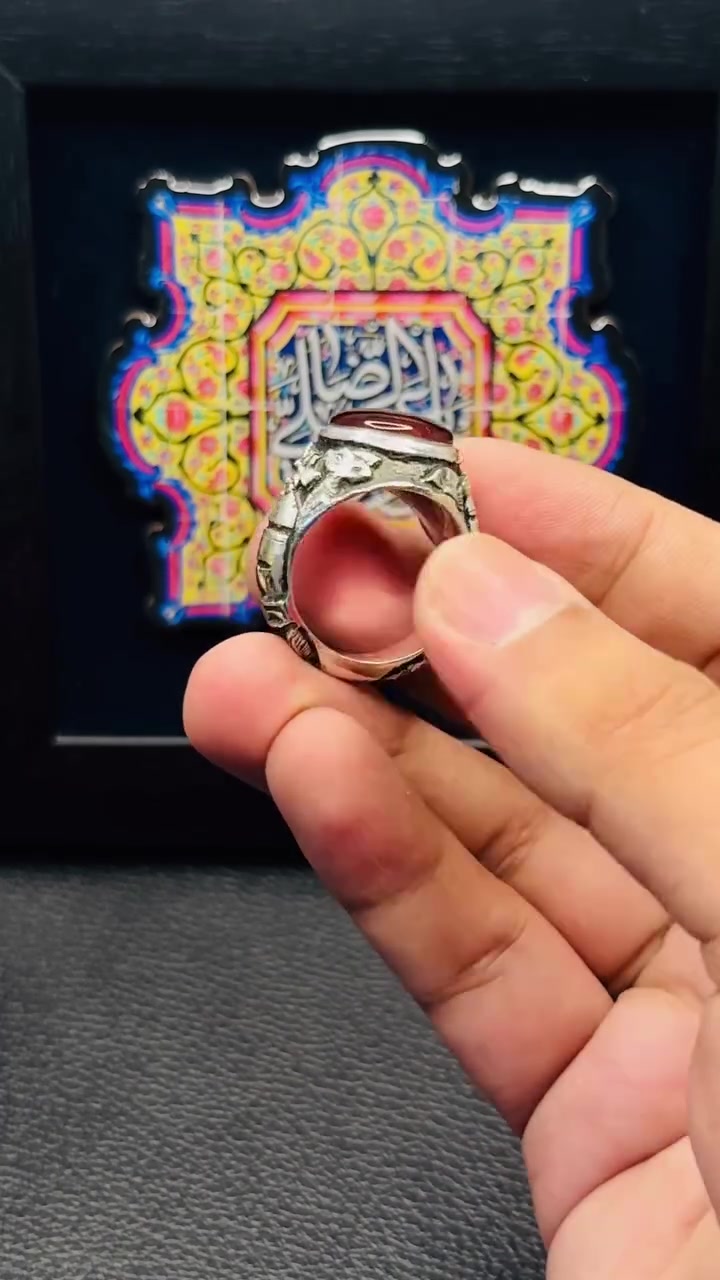 خاتم عقيق يماني كرزي اصلي ذمة 💎
 
قلم زني يدوي نحت احترافي 🖋️
 
✅ صياغة يدوية ثقيلة عيار  950 👌

✅ من الدرجة الاولى 👌

✅ السعر خاص 💵

✅ البيع بالضمان 👌🏻

✅ عنوان البيج : بغداد 📍

✅ رقم الهاتف : *********** 📱

✅ التوصيل متوفر لجميع محافضات العراق 🚚

✅ للمزيد من الموديلات زوروا صفحتنا المتواضعة :
