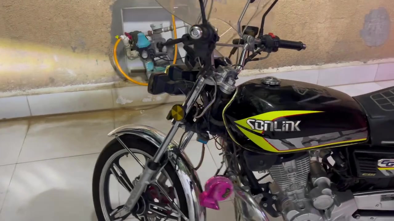 دراجة خمسة گير أيراني موديل 2024 بصمة كونترول تشغيل عن بعد نظيف فول كل كهريائيات فول مكينة بشرط اوراقها كلها كامله بس باقي لوحات وسنوية يعني كمرك وترويج معاملة مرور كاملة وباسمي متواجد على واتساب ***********
