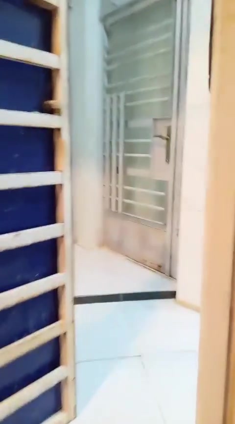 بسم الله الرحمن الرحيم.
دار للبيع. في حي البساتين. المساحة ١٠٠ متر  ٥×٢٠  يتكون من أستقبال + مطبخ وصالة + ٣ غرف نوم + ٣ حمامات..طابوگ درجة أولى. للأستفسار التواصل على الرقم/ ***********.. ي.. ر
غير متواجد على فيسبوك
