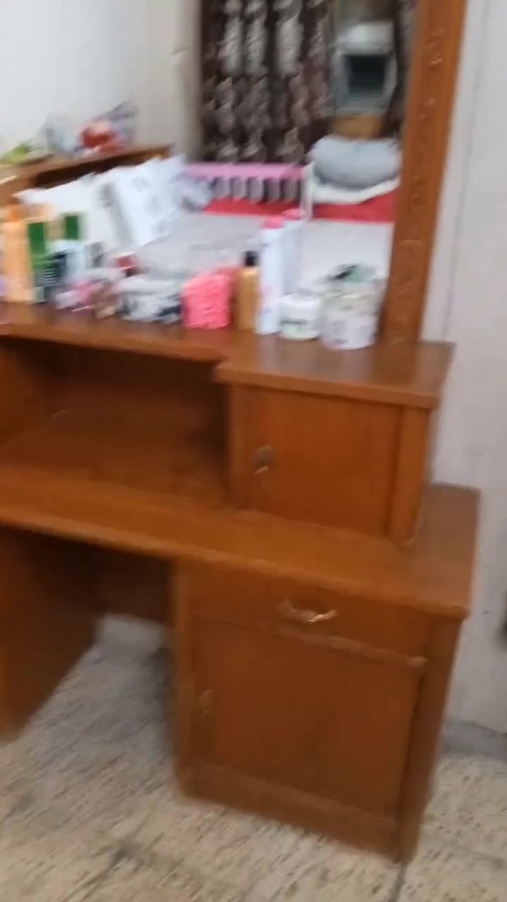 غرفه صاج بدون كنتور للبيع مكاني بغداد كراده والله كلش نظيفة تجي أو انشوف بعينك خشبها ثكيل 
*********** السعر 250او بيها مجال
