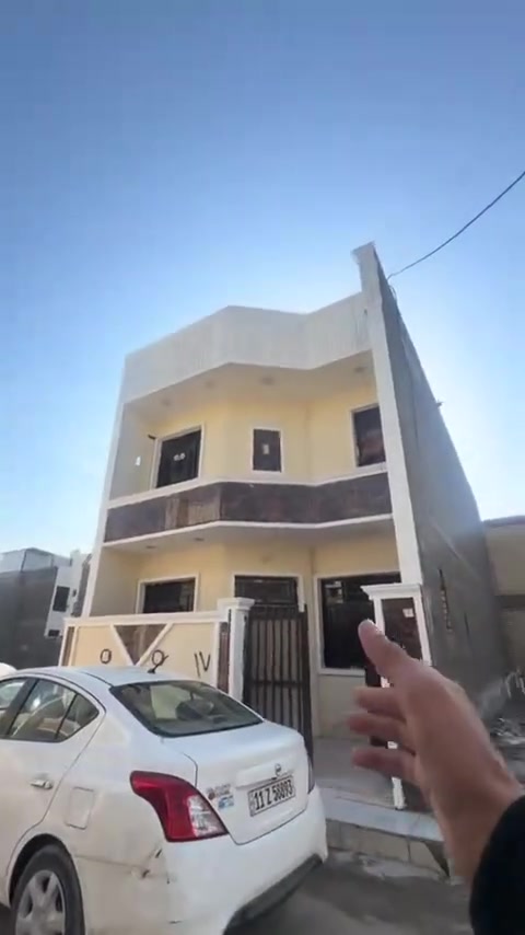 دار للبيع بسعر مناسب مساحه 100متر طابقين البيت جاهز للسكن/يحتوي على 3غرف نوم+ ستقبال+ مطبخ +صالة+ 2حمام /العنوان بغداد الدورة البوعيثة للإستفسار ***********
