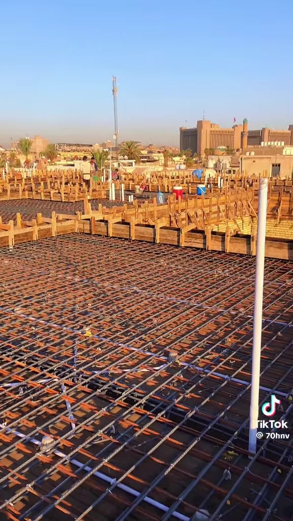 تعلن شركه شمس بغداد للمقاولات
عن بناء_هيكل_عظم
بناء الدور السكنية و الابنية التجارية .. .

بناء هيكل عضم سعر المتر 160 الف دينار ( للطابوق الجمهوري الاصفر ) 

بناء هيكل مؤسس جزئي سعر المتر180 الف دينار ( للطابوق الجمهوري الاصفر )

بناء هيكل سعر المتر 220الف دينار ( للطابوق الاحمر )

بناء هيكل للابنية التجارية سعر المتر 250الف دينار
مواصفات العمل

-حفر الارض 40 سم .

-فرش طبقة من السبيس ويحدل بحادلة 20 طن .

-رش مادة الكلوردين فايروسي المضادة للارضة والحشرات.

-فرش نايلون زراعي بعد الحدل .

-صبة نظافة (بلاندنك)

-عمل منظومة مجاري متكاملة حسب المخطط بأنابيب (4 انج) امل الشريف او سمارت (((ميكانيك)))

-تسليح الاساس مع جسور حسب المخططات الانشائية .

-صب الأساس  الرفت بارتفاع (40 سم) او حسب عدد الطوابق صب مركزي C35 .
-ارتفاع الطابق الارضي 3.2 متر صافي و الطابق الثاني 3 متر صافي  او حسب الاتفاق .

-البناء وتقطيع البيت بواسطة الطابوق الجمهوري الاصفر  حسب المخططات الانشائية و من حق الزبون طلب نوع طابوق خاص. 

-صب السقف بارتفاع (20 سم) مع عمل رباط فوق الاضلع 20 سم لكل الطوابق.

-تقطيع الطابق الثاني بالطابوق الجمهوري (9 انج).

-صب الطابق الثاني بنفس مواصفات الطابق الأرضي مع التقطيع حسب المخطط.

-ارتفاع الستارة (120 سم) مع ارتفاع السياج (180 سم) او حسب الاتفاق .

الاسعار تشمل مساحة 100 م واكثر وبمعدل طابقين او اكثر .

المساحات اقل من 100 م تنفذ قطعي حسب الاتفاق

الذرعه للسقوف والستاره فقط (( العمل بنظام النقد فقط ))

(((  والعمل داخل العاصمه الحبيبه بغداد فقط    )))
للتواصل والاستفسار

الفرع الاول 
: بغداد – الدوره – شارع  البعيثه مجاور ادم مول 
الفرع الثاني المحموديه غرب محطت وقود الصفاء

 للتواصل عبر الهاتف أو واتساب
***********  عمر الجنابي 

‭***********‬ محمد الجبوري@أبرز المعجبين
