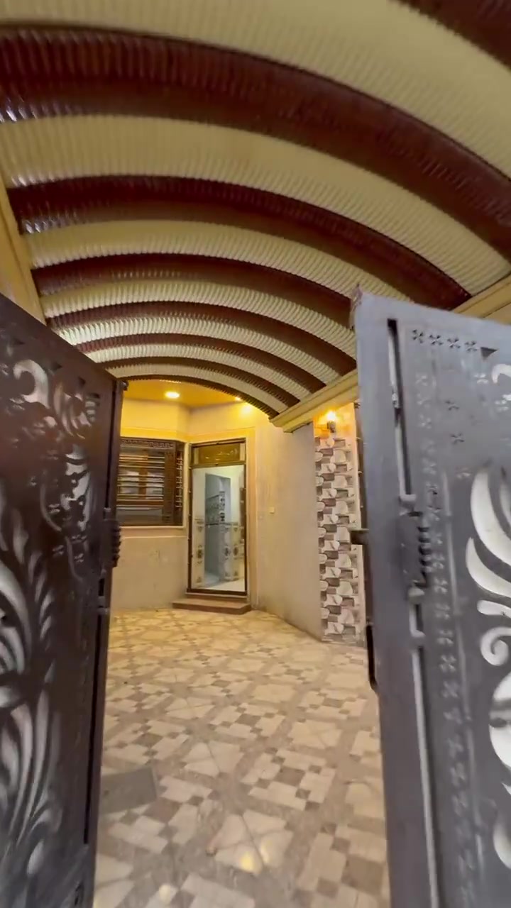 بيت للأجار تكريت الحي العصري وقريب ع شارع الاطباء والمدارس
الشارع مقابل انشائية صباح الجمعة خلف بانزيخانة الداخل 
البيت ١٥٠ متر 
طابقين ٤ غرف نوم 
مع غرفة خطار مستقلة وموزع وسطي 
٣ صحيات 
٢ منور داخلي وكراج يتسع لسيارة 
للأستفسار الاتصال بصاحب الدار 
***********
ابو خطاب
سعر الأيجار ٥٠٠ الف
