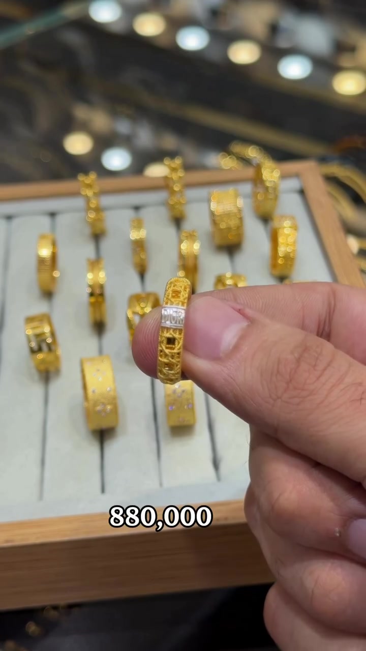 ⁨ شنو أكثر قطعة عجبتج؟ 😍
***********
📍 مجوهرات الأخوين – الغزالية – شارع البدالة – سوق المائدة⁩
