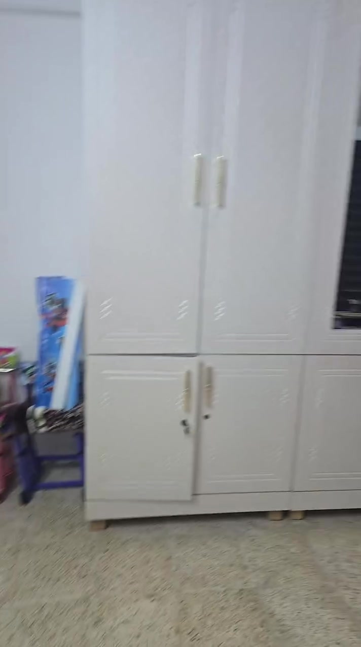 غرفه للبيع نضافه ٩٥ بالمئه سعرها ٧٥٠ تواصل على الرقم ***********
