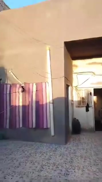 بيت للبيع بلعوفيه قرب حسينيه الرسول مساحة 120
قاط ونص الأرضي بي غرفه وصاله وديوانيه ومطبخ وصحيات خارجيات وثاني صاله وغرفه والباقي واصلات للسكف  سعر 90 وبي مجال قفل 85
 البيت عكاده  طولاني
***********
