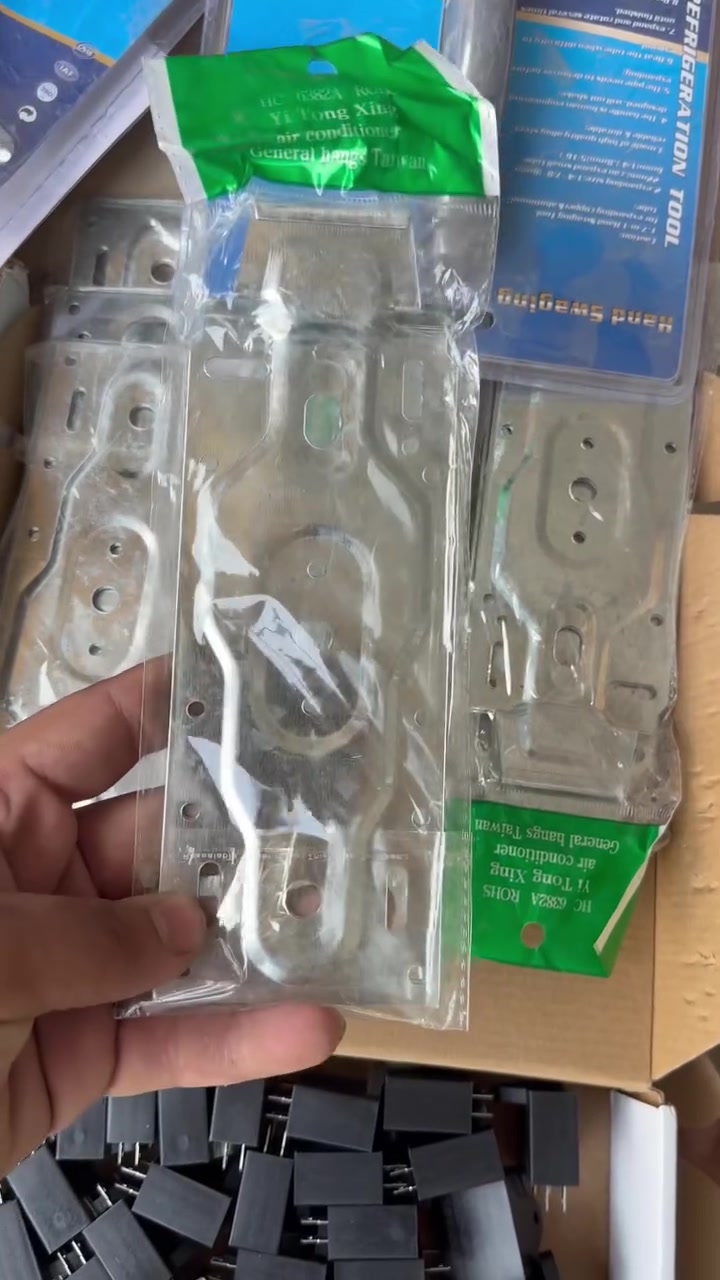 السلام عليكم ورحمة الله وبركاته 
توصيل 🚚 5 الف  🚚 🚚
باقي آعداد قليله طبعا كل الاسعار على القديم وارخص
يوجد توصيل لجميع محافظات العراق 
كونيه رجليه 44 الف

احجز قبل نفاذ الكميه
***********
