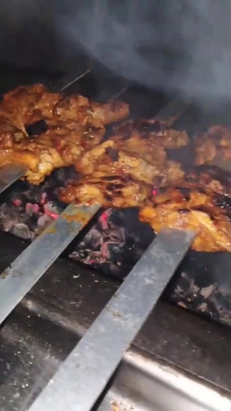 أجنحة ومشويات ابو حيدر كلشي عدنة يختلف
اذا بعدك ما مجربنة عمرك خسارة هذا العرض لمدة سبوع فقط 👍👍
يوجد خدمة توصيل 
***********

نص مكتوب في الصور:
- الطعم الأصيل يبدأ من أجنحتنا أجنحة ومشويات أبو حيدر عرض أبو حيدر 12 قطعة أجنحة مشوية بطل بيبيسي عمبة طرشي تمن 11,000 دينار فقط 12 جناح... وتكفيك وتخليك ترجع أكل نظيف جودة عالية مذاق مميز شوي على الفحم أجنحة ومشويات أبو حيدر