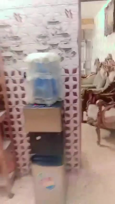 السلام عليكم بيت 75 متر طابقين في الزعفرانيه شارع الكهرباء قرب سكله ابو سعد قريب على الشارع العام يحتوي على 3 غرف وصاله ومطبخ وملحقات متوازين على البيعه السعر 76 
للاستفسار
***********
